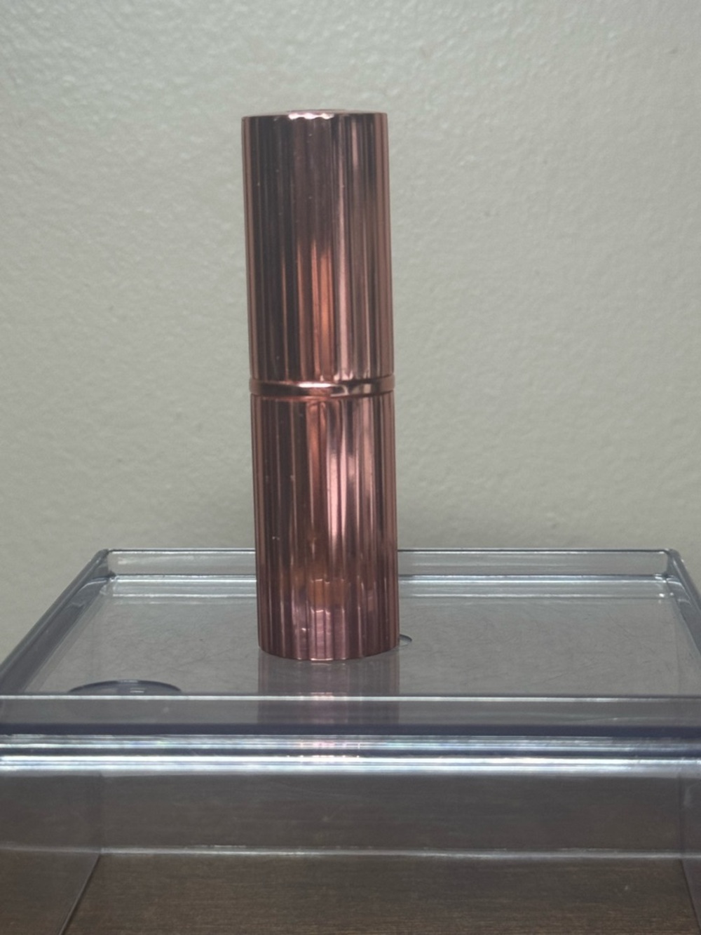 Charlotte Tilbury 
K.I.S.S.I.N.G Satin Shine Lipstick candy chic